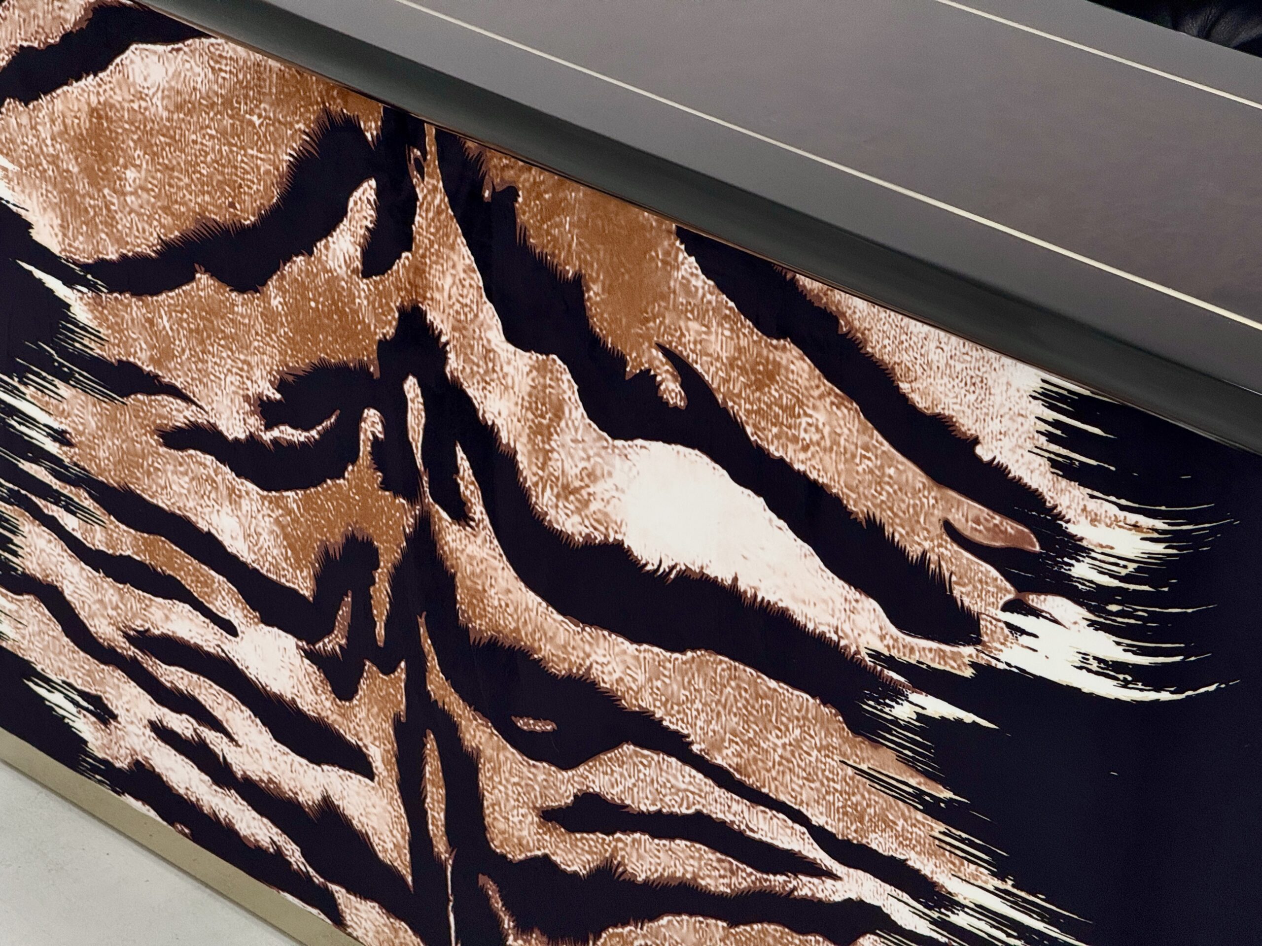 Animal print tufted leather sofa for Middle Eastern villas - Image 8